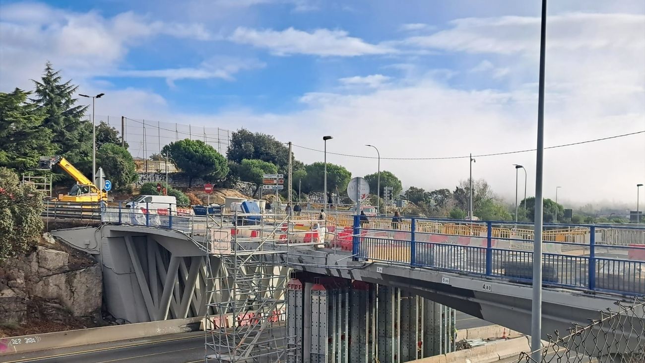 El paso superior de la A-6 en Torrelodones reabre al tráfico de vehículos ligeros