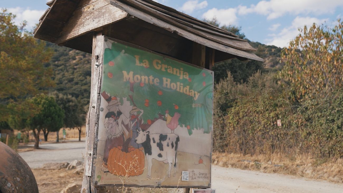 Niños y mayores se acercan al mundo del granjero en La Granja Monte Holiday