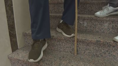 Once escalones impiden a varios vecinos de Vicálvaro salir de sus casas y pisar la calle