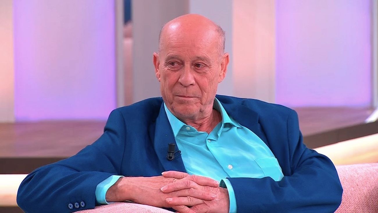 Julián, viudo reciente, busca una nueva oportunidad en el amor