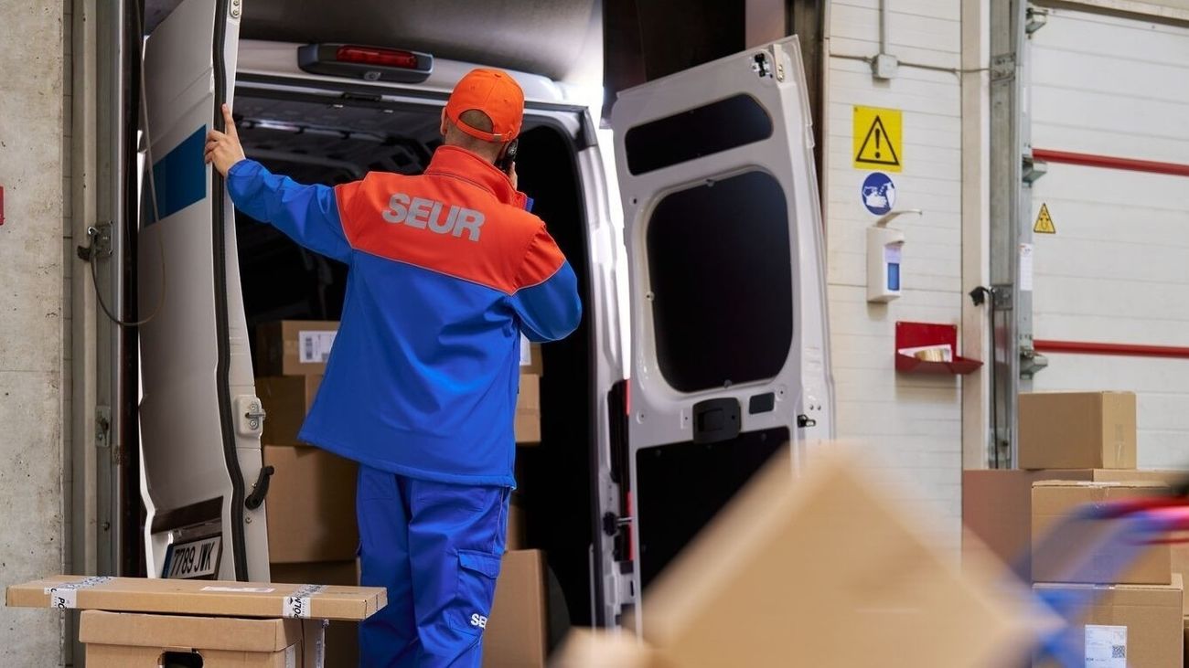 Cuenta atrás para el Black Friday: las empresas de reparto refuerzan sus plantillas