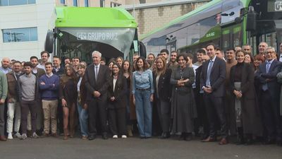 Ayuso presenta el primer autobús 100% eléctrico de largo recorrido en España