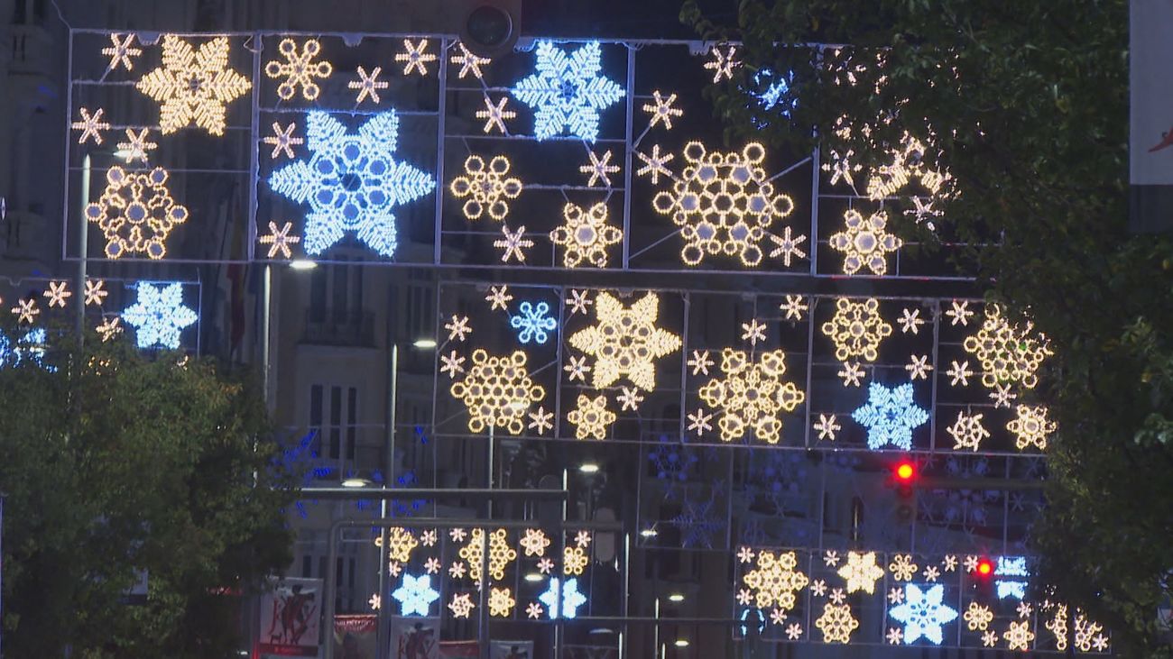 Polémica entre Almeida y el delegado del Gobierno por la inauguración de las luces de navidad de Madrid