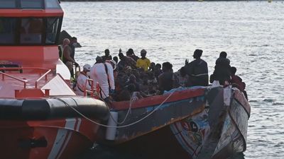 Salvamento Marítimo rescata a más de 350 personas en dos cayucos al sur de El Hierro