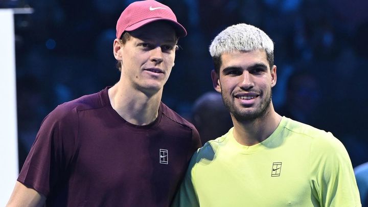 Sinner aparta a Alcaraz de la gesta en Turín