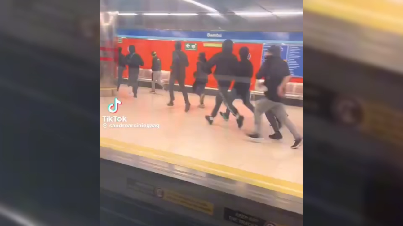 Detienen a 19 personas in fraganti por causar daños en vagones de metro durante la noche de Halloween