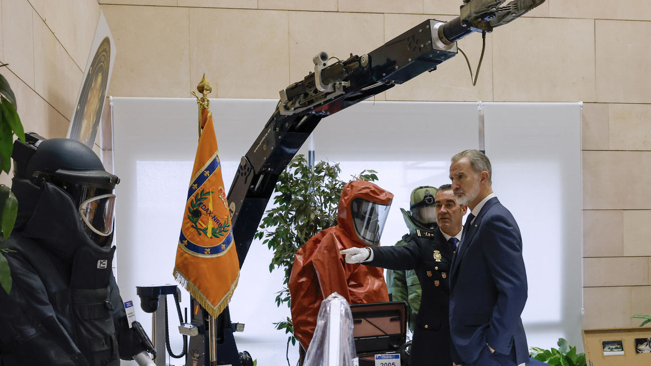 El rey Felipe VI celebra los 50 años de los artificieros Tédax y 30 años de la lucha contra el cibercrimen