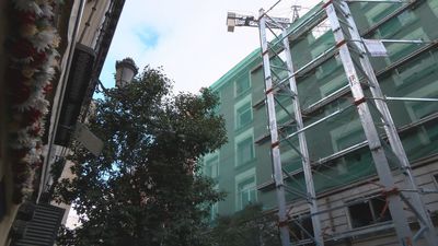 Los comercios de la calle de las Hileras luchan por sobrevivir tras el trágico derrumbe