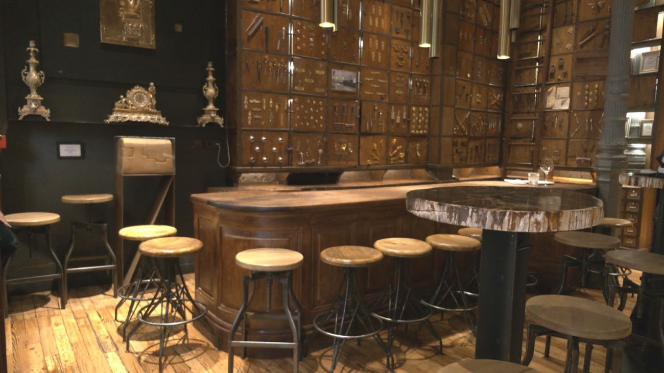 Ferretería, el restaurante donde se cena entre tornillos, arte Chillida y muros del siglo XVI