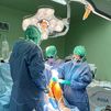 El  Hospital Rey Juan Carlos incorpora el robot quirúrgico Rosa para  operar rodillas y caderas