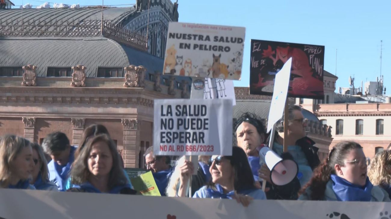 Los veterinarios protestan en Madrid contra la ley que les prohíbe prescribir antibióticos