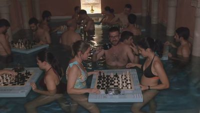 Asistimos al XVI Torneo de Ajedrez en el agua de Hammam Al Ándalus