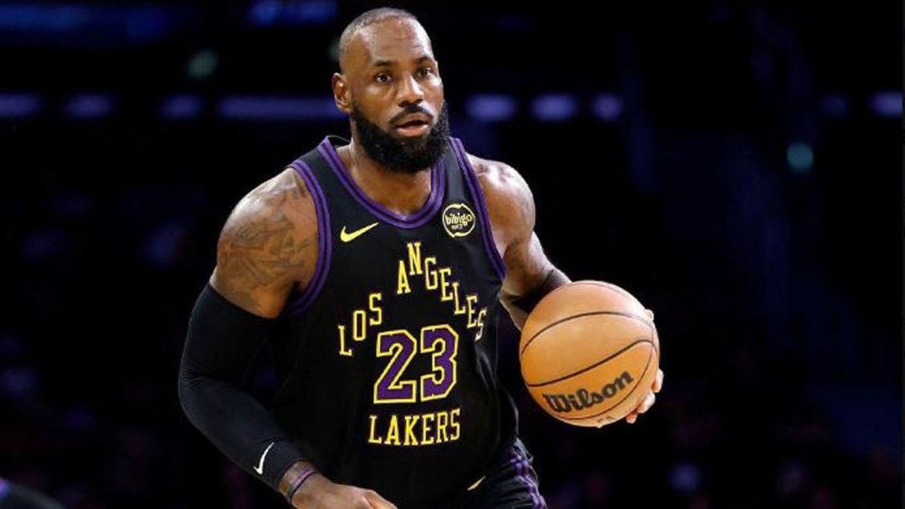 LeBron James debuta en su temporada número 23 en la NBA