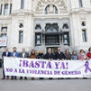 Minuto de silencio en Cibeles por la última víctima de violencia machista con la ausencia de Vox