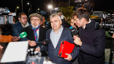 Santos Cerdán denuncia "mentiras" y "manipulaciones" a su salida de la prisión de Soto del Real