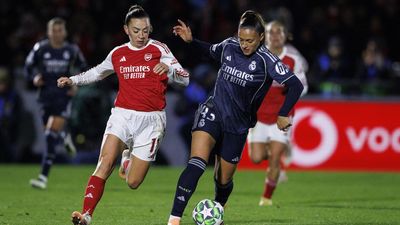 2-1. El Real Madrid cae ante el Arsenal  con dos cabezazos de Russo