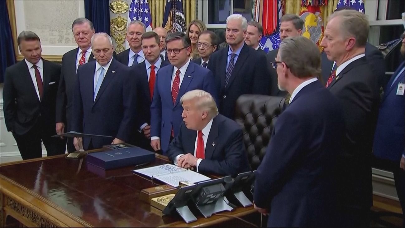 Trump firma la ley que aprueba la publicación de los archivos de Epstein