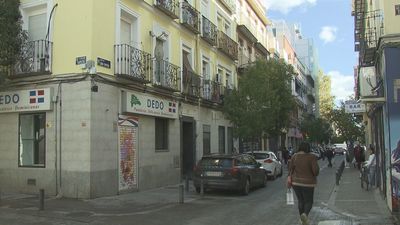 Agrede a su pareja y se esconde de la Policía en un canapé de su piso en Tetuán