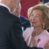 La reina Sofía recibe de su hijo Felipe VI el Toisón de Oro, máxima distinción de la Corona