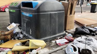 Vecinos de Ciudad Lineal se levantan contra la tasa de basuras