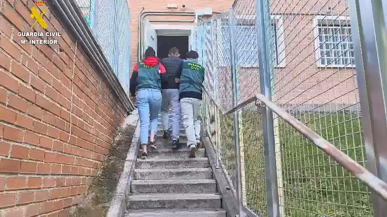 Tres detenidos por cometer robos con fuerza en el interior de más de 30 vehículos en Tres Cantos