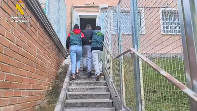 Tres detenidos por cometer robos con fuerza en el interior de más de 30 vehículos en Tres Cantos