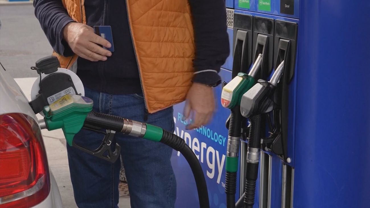 Los carburantes prosiguen al alza y acumulan un encarecimiento de hasta un 3,4% en tres semanas de subidas