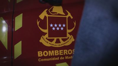 Así pasan los bomberos una noche de guardia en el Parque de Coslada