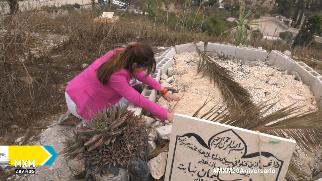 Las desgarradoras imágenes de una madrileña al recordar a su amigo asesinado en Jerusalén