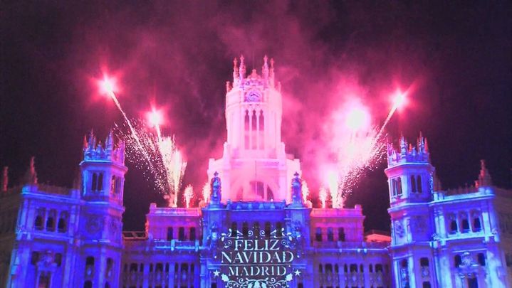 luces de navidad en CXibeles / TELEMADRID