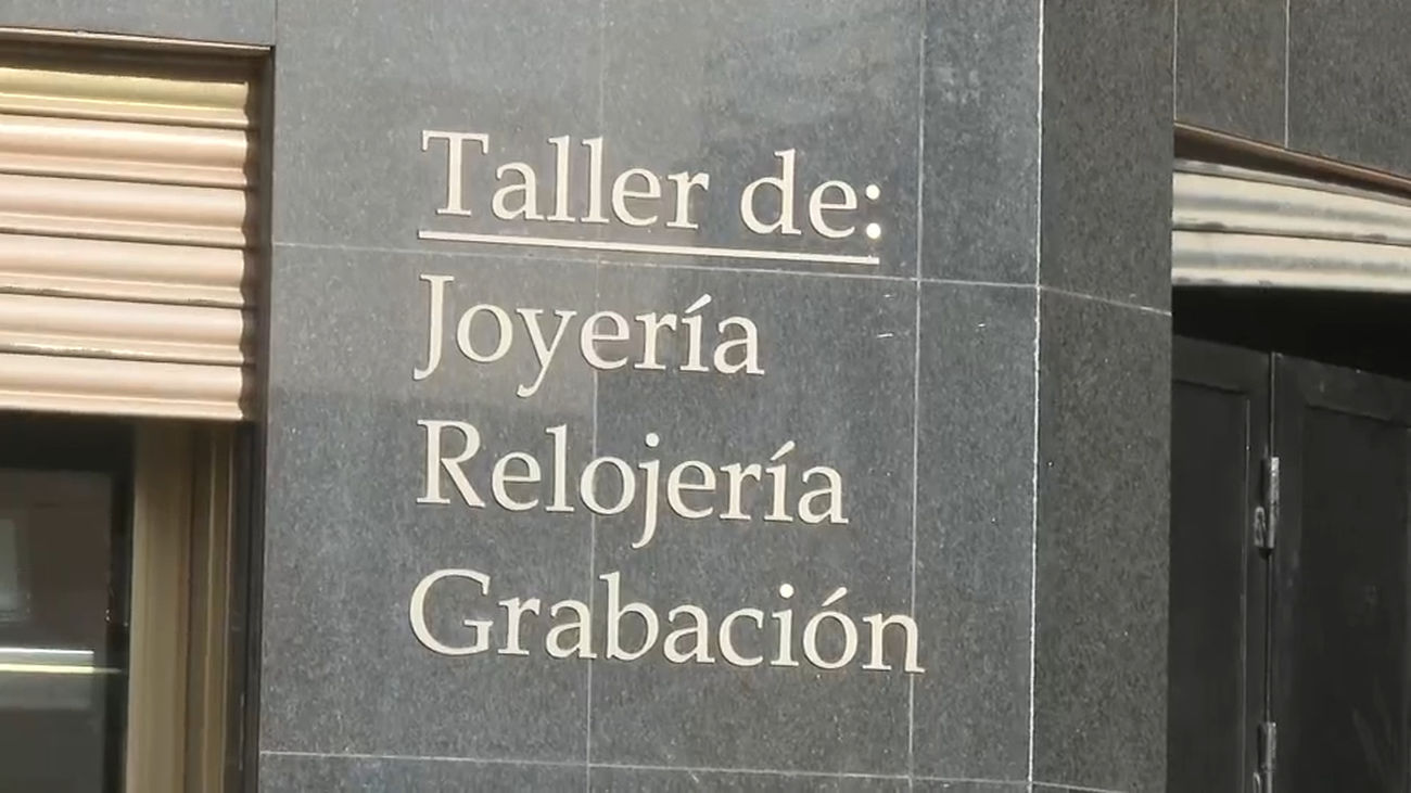 Intento de robo violento en una joyería de Fuente el Saz: los vecinos graban y frustran el asalto