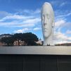 Julia, la escultura de Jaume Plensa, seguirá en la plaza de Colón un año más