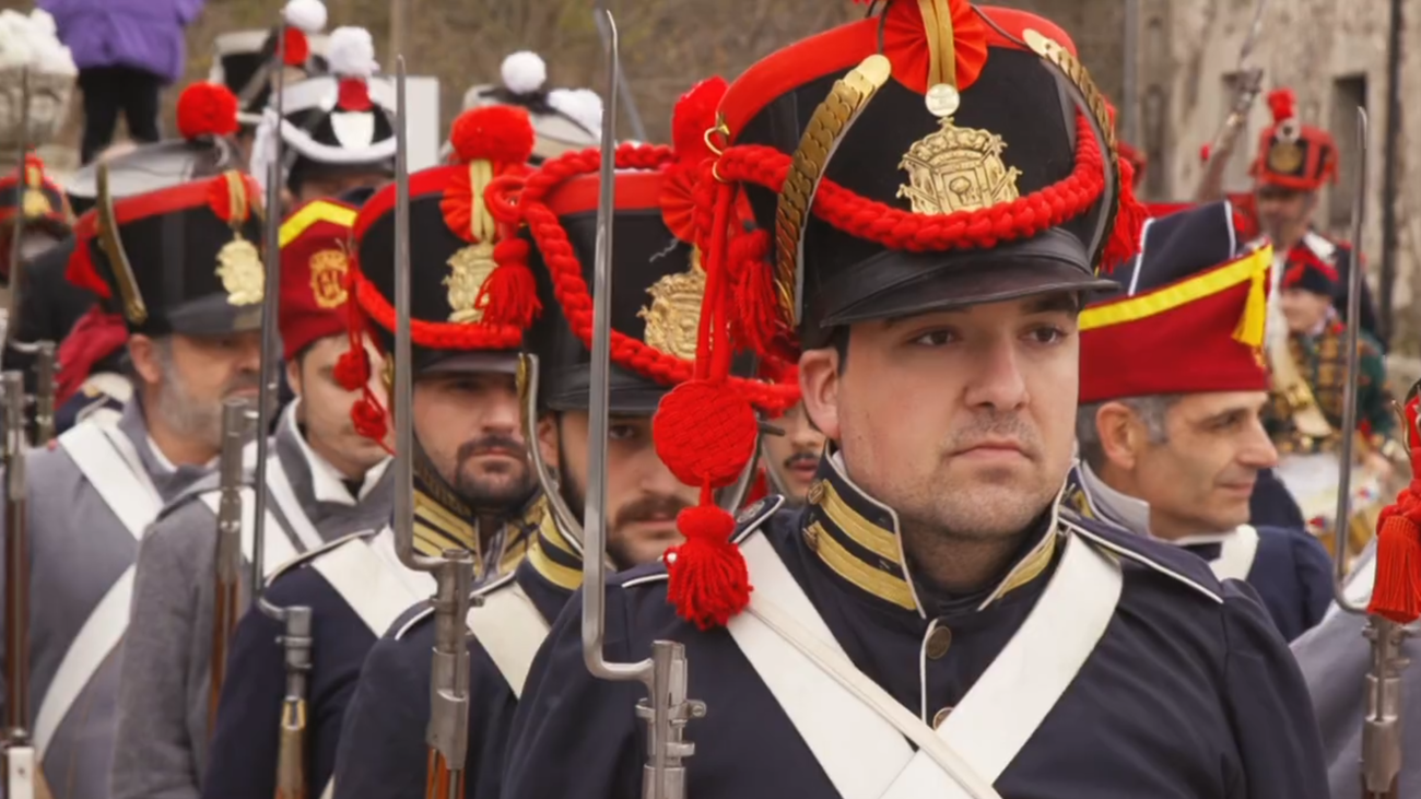 Somosierra recrea la batalla en la que Napoléon las pasó canutas para invadir Madrid