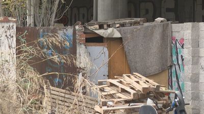 Incendio bajo el puente de la Gran Vía de Villaverde