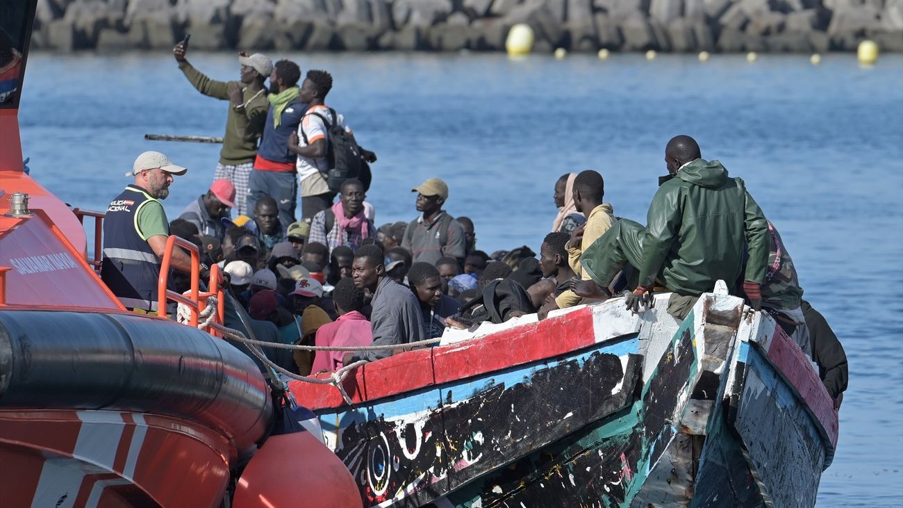 Desembarcan dos cayucos en El Hierro con 260 personas, entre ellas 57 menores y 30 mujeres