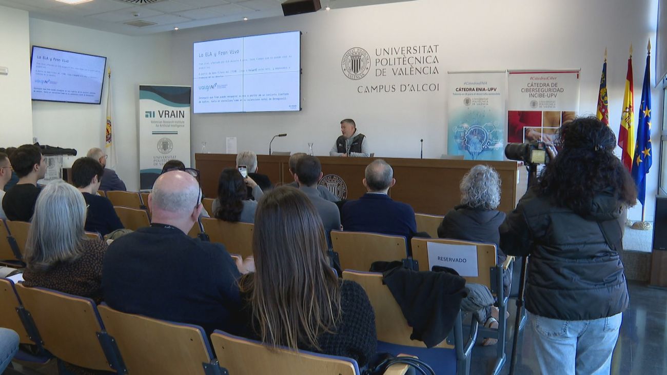 La inteligencia artificial devuelve la voz a un paciente de ELA