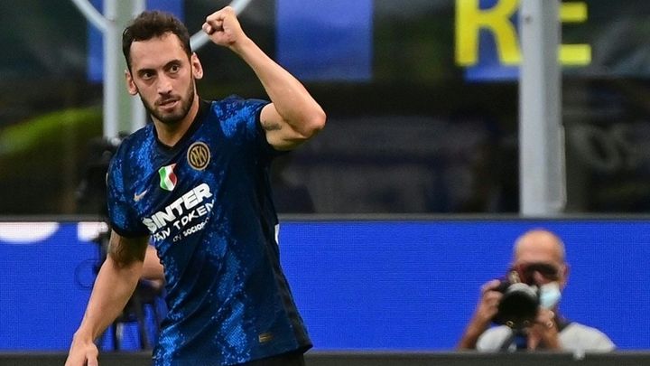 Çalhanoglu / INTER DE MILAN