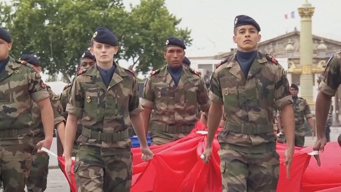 Francia se plantea recuperar el servicio militar, voluntario y remunerado, para aumentar su bolsa de reservistas