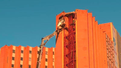 El hospital 12 de Octubre inicia la demolición de la torre de 18 plantas de la residencia general