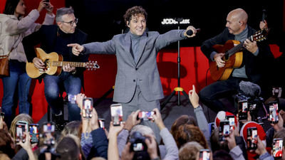 David Bisbal sorprende con un concierto en Sol para inaugurar el Tren de la Navidad de Metro de Madrid