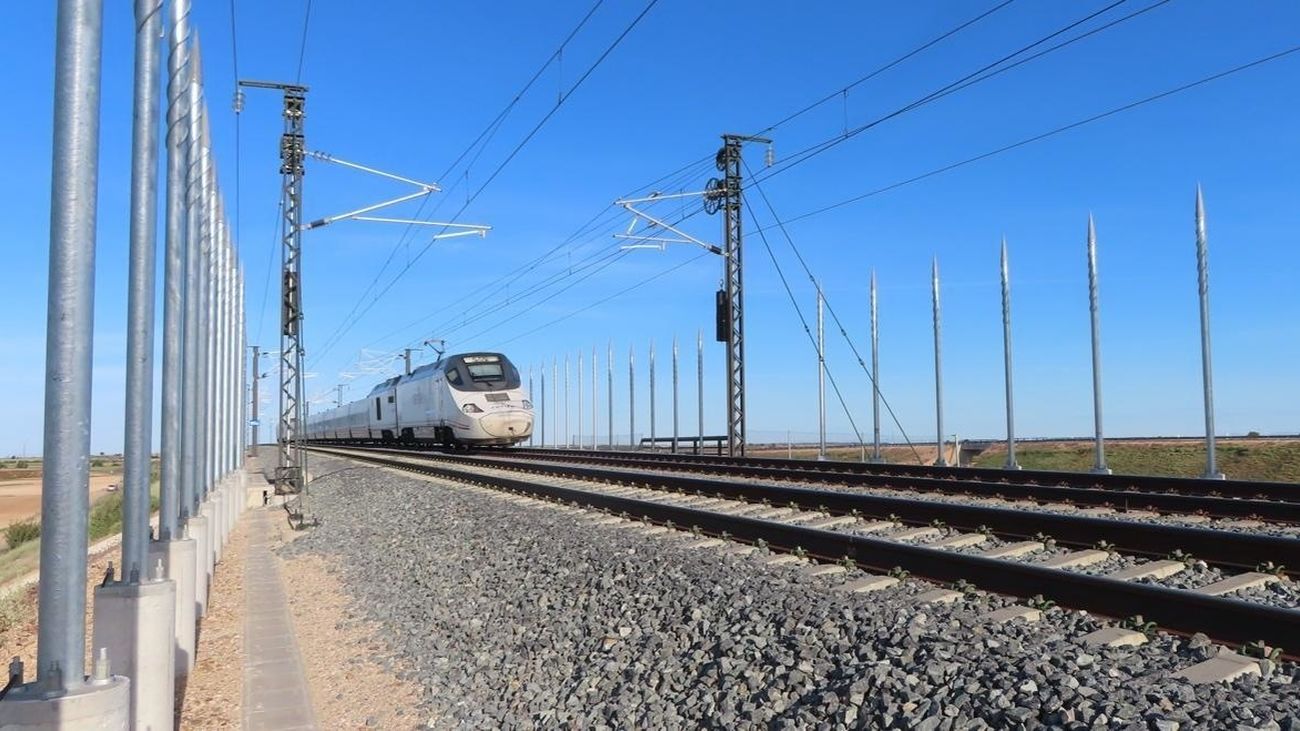 Imagen de archivo de un tren de alta velocidad