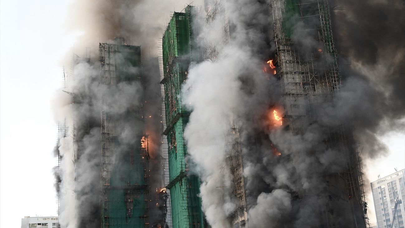 36 muertos y 279 desaparecidos en el incendio de cuatro edificios de Hong Kong