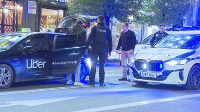 Viaja escondido en el maletero de un VTC en plena Gran Vía para evitar pagar un vehículo de mayor capacidad