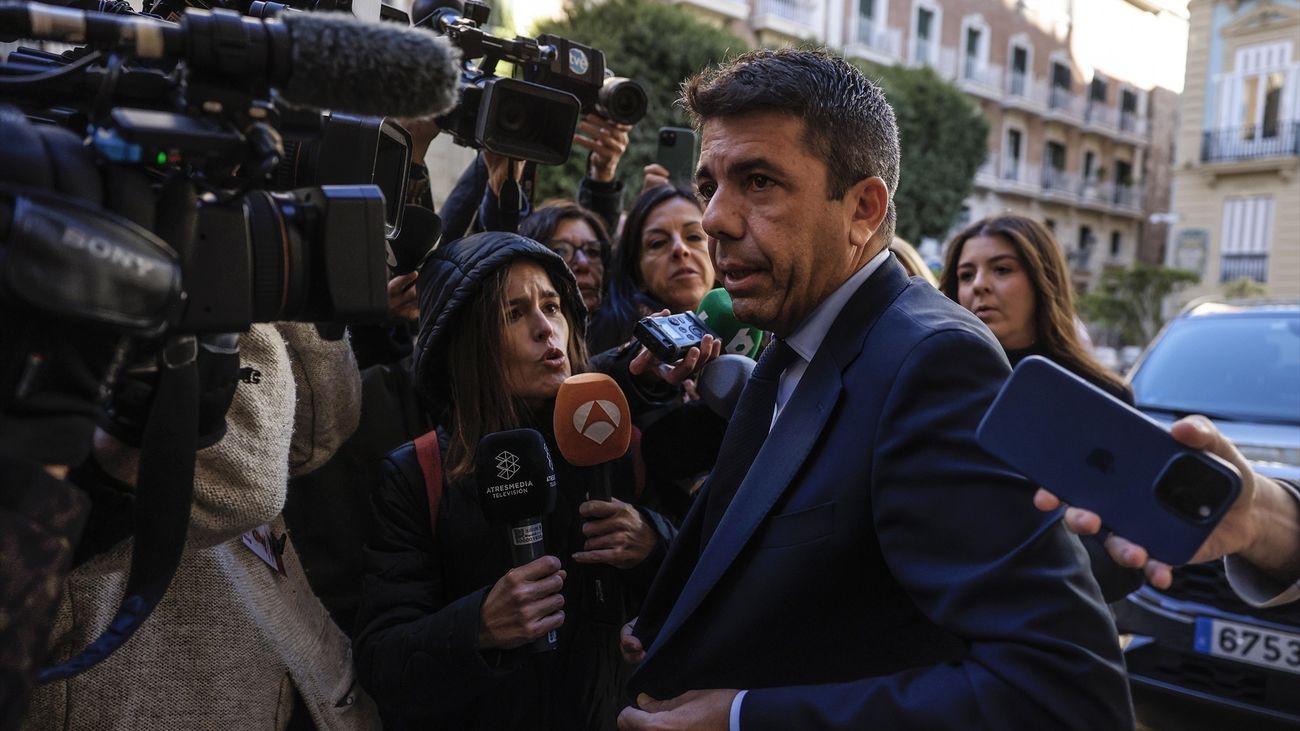 Carlos Mazón defiende que fue a pie del aparcamiento al Palau y que no estuvo ilocalizable durante la dana