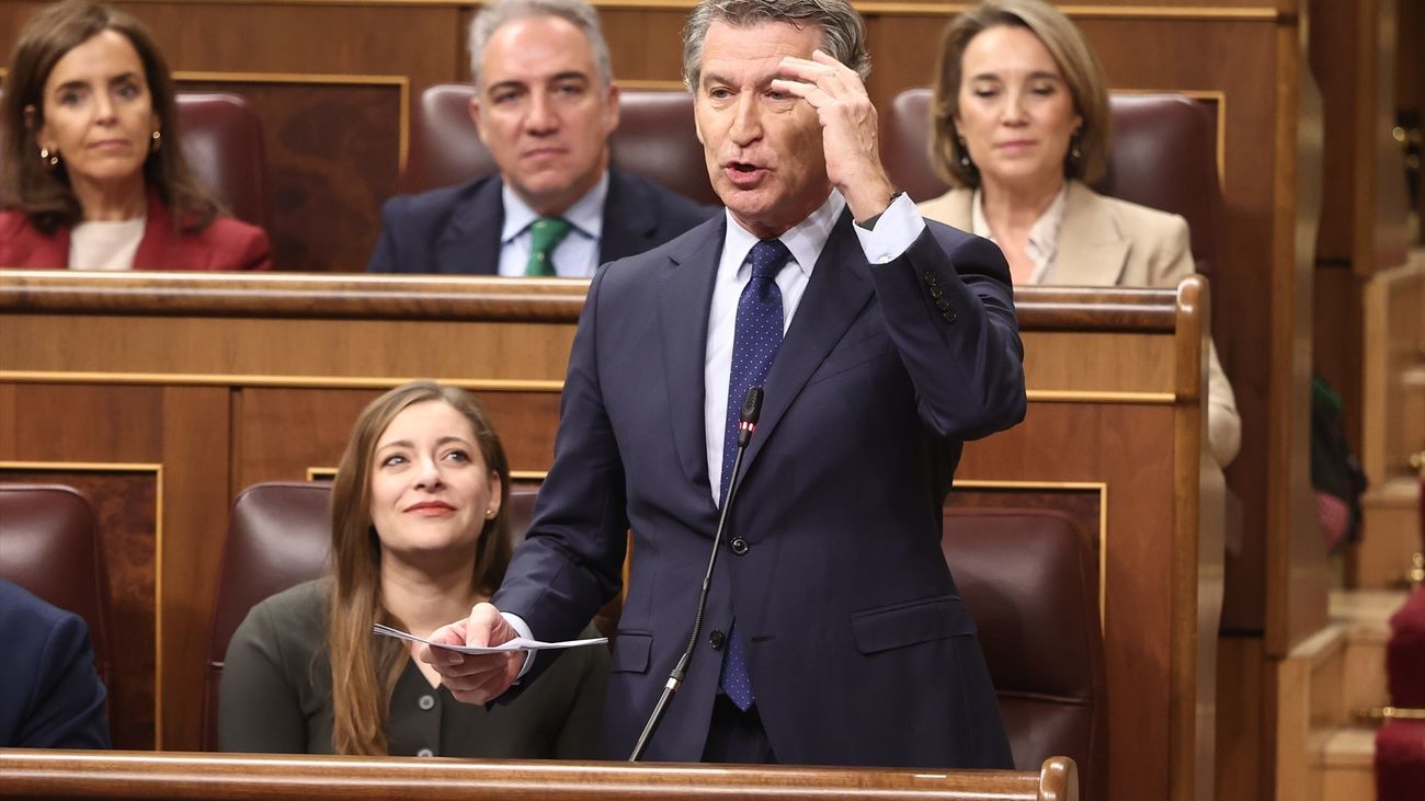 Feijóo ve a Sánchez "peligroso para la democracia" y el presidente insiste en criticar la condena al fiscal general