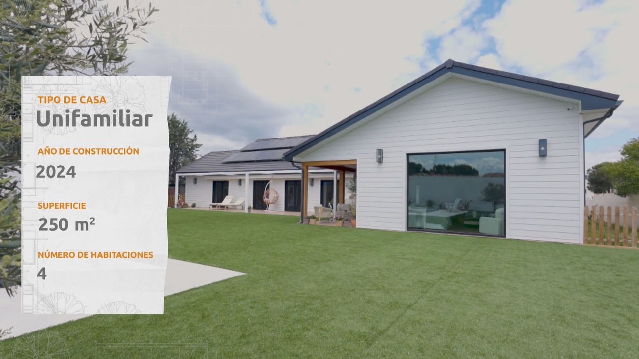 Así es una casa hecha con madera canadiense, en la sierra de Madrid