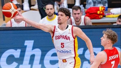 64-74. España, en el debut de Chus Mateo, comienza con victoria ante Dinamarca