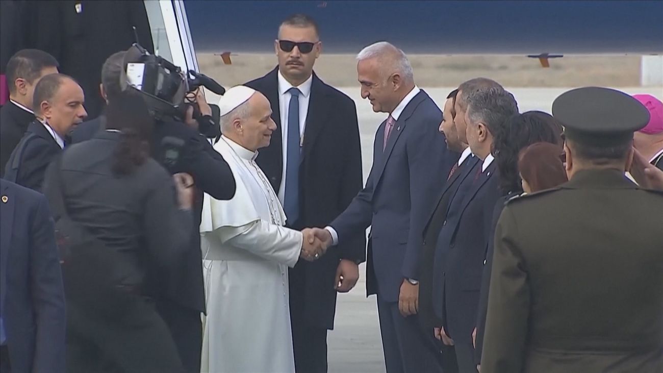 El Papa inicia en Turquía su primer viaje oficial y no descarta visitar España: "Podéis tener más que esperanza"