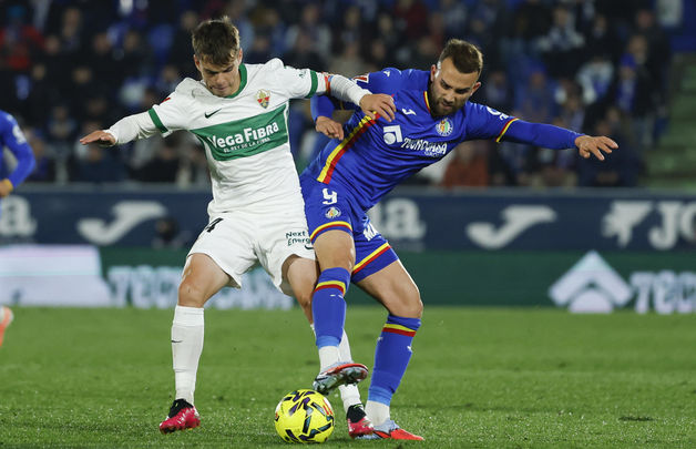 Borja Mayoral ante el Elche / EFE