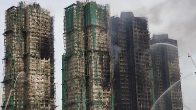 Aumentan a 128 los muertos en el peor incendio de Hong Kong en 30 años